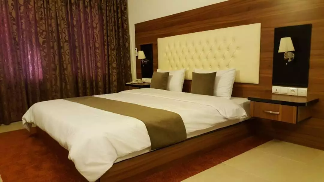 Alibaba https://cdn.alibaba.ir/ostorage/hotel-accommodation-images/6778e5917e75320ec907fb8e_هتل شایلی کیش - اتاق دو تخته لوکس (2).webp